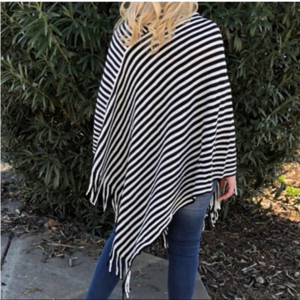 Blk/Ivory Super Soft Flattering Poncho-OS-NWOT - Picture 7 of 7